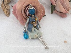 Broche poupée articulée style denim chic