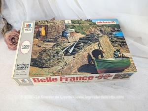 Plongez dans le charme de la côte bretonne avec ce superbe puzzle vintage des années 70/80 de chez MB 