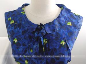 Robe vintage fait main cintrée bleue col cravate années 60/70