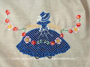 Grande nappe look champêtre personnages incrustations et bord festonné