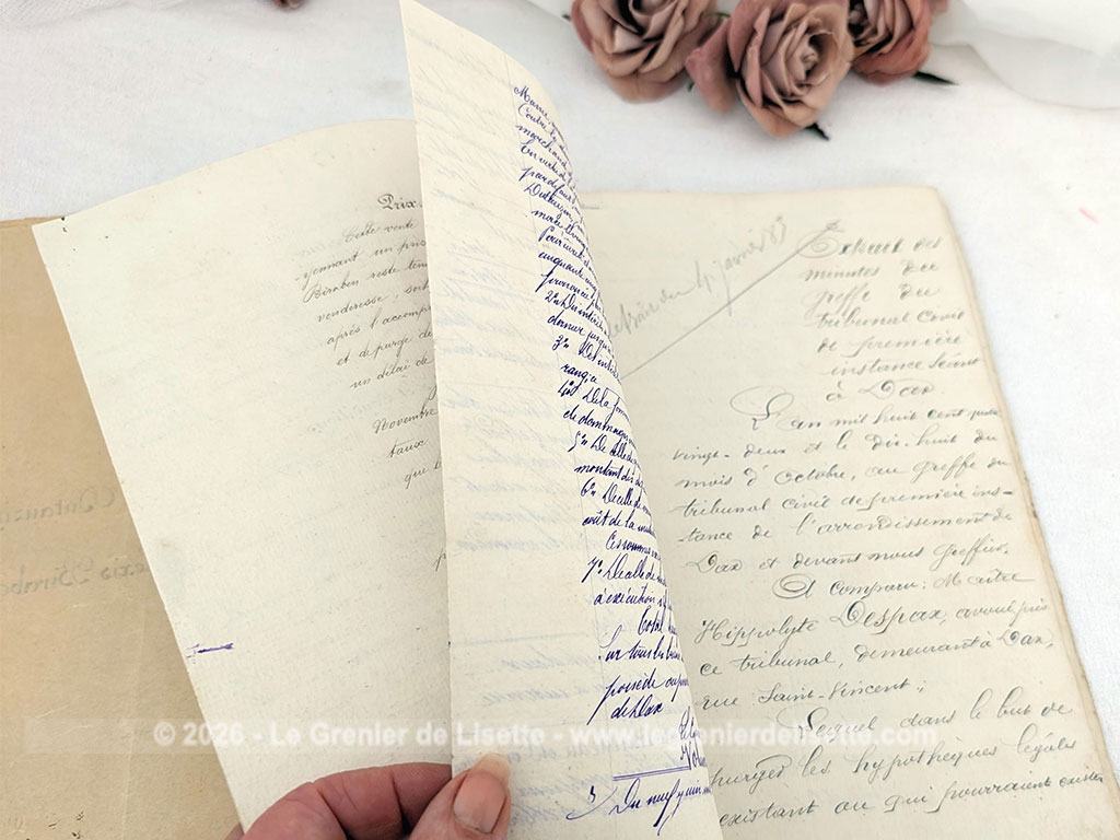 Âgé de plus de 143 ans, voici un épais dossier de 22 feuilles d'un acte notarié manuscrit datant d'octobre 1882 rédigé à la plume sur papier timbré d'époque parfait pour les collectionneurs d'histoire locale des Landes ou de généalogie.