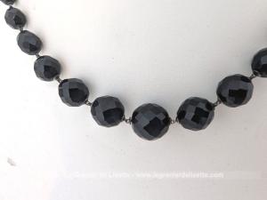 Beau ras de cou perles verre noires à facettes