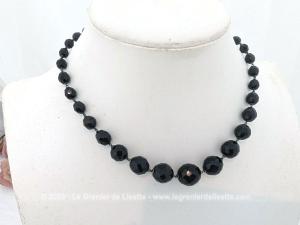 Beau ras de cou perles verre noires à facettes